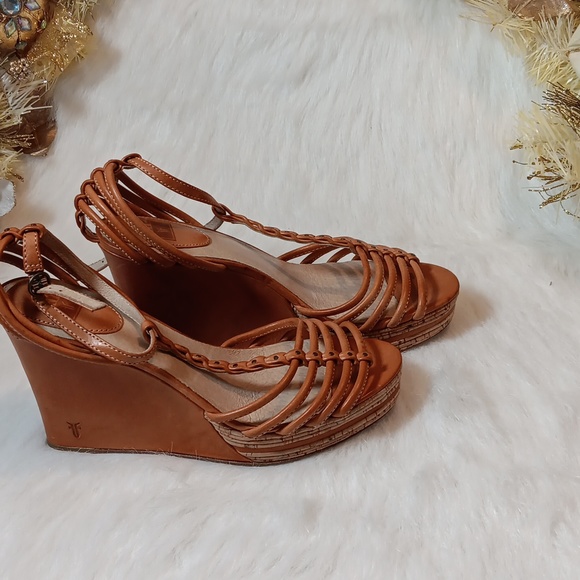 Frye Shay Strappy T / Tan Wedge Sandal Heel Size 10M - Picture 4 of 12